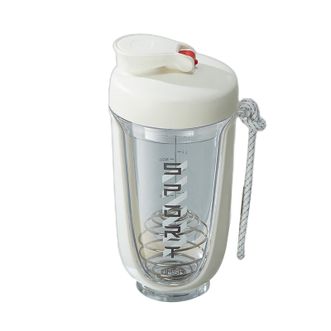 草莓生活 摇摇杯蛋白粉健身运动水杯 带刻度奶昔搅拌杯590ml cmsh-1763