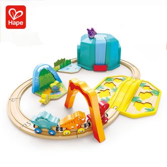 Hape火车轨道玩具多功能木质火车玩具积木拼装套装3-6岁男女儿童玩具E3828恐龙世界火车玩具盒套装
